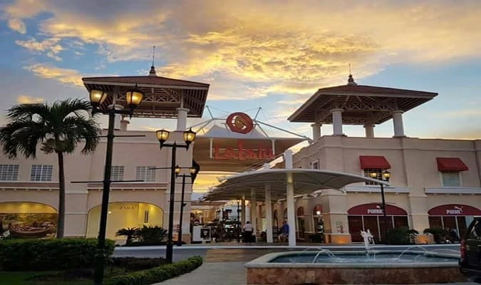 La Isla Shopping Village